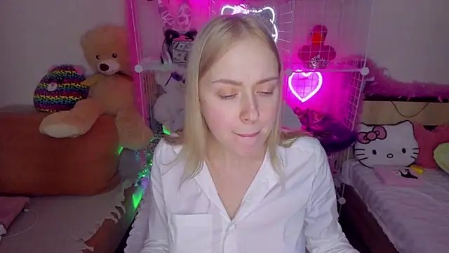 CeaneLino online show from December 18, 2025, 3:38 pm