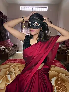 Lovebirdss online show from February 5, 2026, 8:10 am