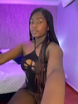 Snapshot of KarinaFlowers_ chatting on June 1, 2026, 12:27 pm KarinaFlowers online show from June 1, 2026, 12:27 pm