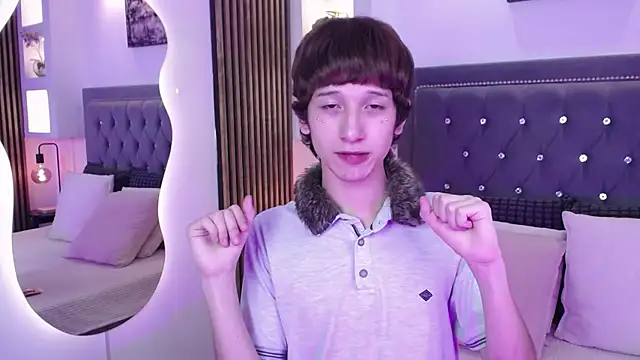 Emo Boy  online show from May 11, 2026, 8:39 pm