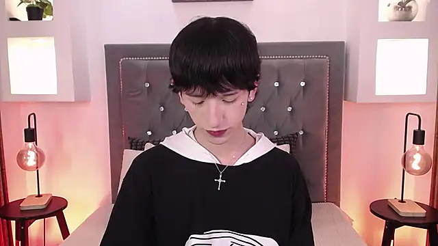 Emo Boy  online show from June 18, 2026, 8:36 pm