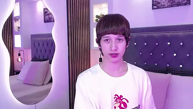 Emo Boy  online show from May 7, 2026, 8:23 pm