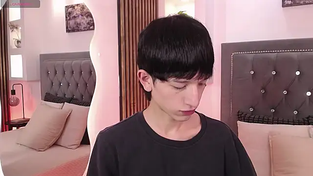 Emo Boy  online show from June 5, 2026, 8:14 pm