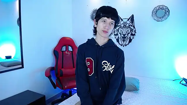 Emo Boy  online show from December 19, 2025, 12:51 pm