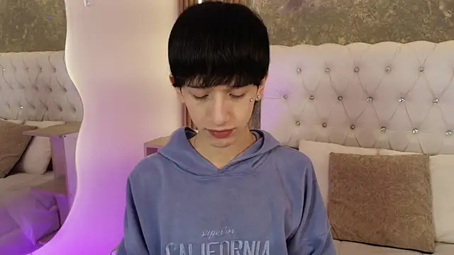 Emo Boy  online show from June 10, 2026, 2:40 pm
