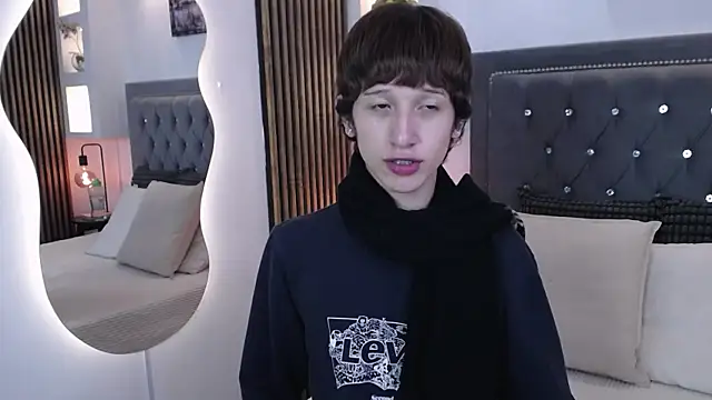 Emo Boy  online show from May 12, 2026, 8:37 pm