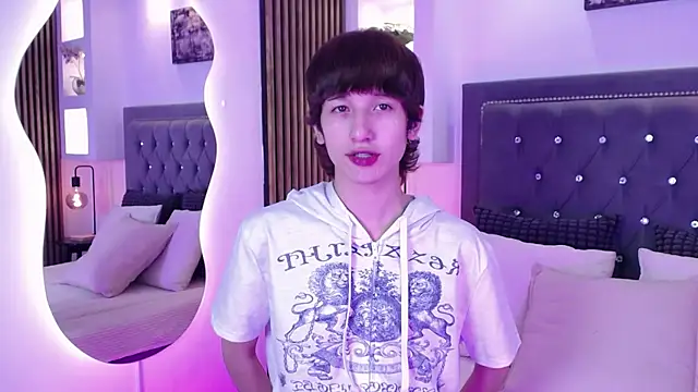 Emo Boy  online show from April 23, 2026, 8:32 pm