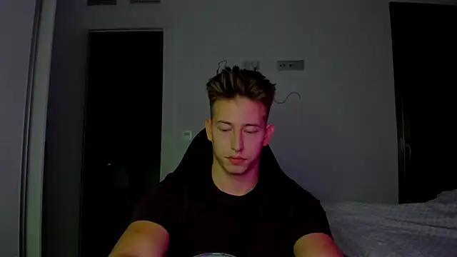 Snapshot of find0m_master chatting on February 14, 2026, 9:37 pm find0m master online show from February 14, 2026, 9:37 pm