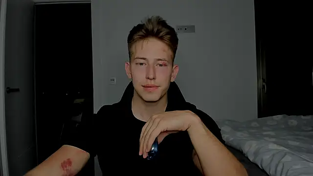 Snapshot of find0m_master chatting on April 12, 2026, 7:17 pm find0m master online show from April 12, 2026, 7:17 pm