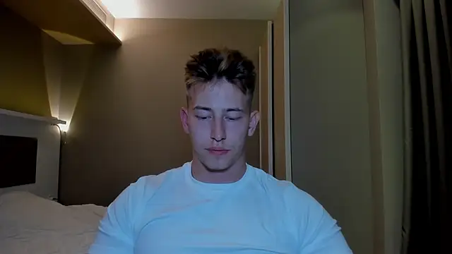 Snapshot of find0m_master chatting on April 1, 2026, 6:16 pm find0m master online show from April 1, 2026, 6:16 pm