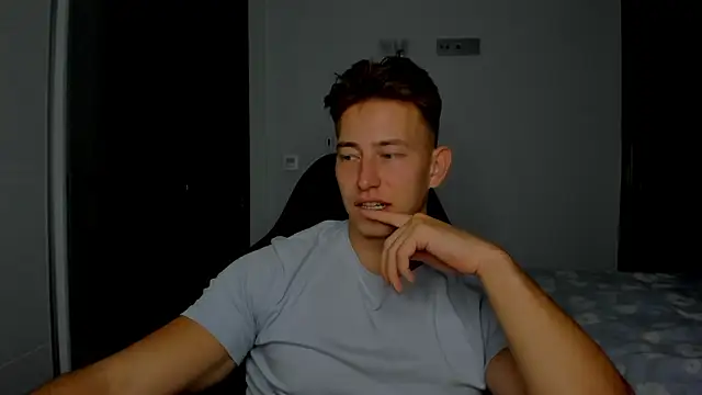 Snapshot of find0m_master chatting on March 20, 2026, 1:06 am find0m master online show from March 20, 2026, 1:06 am