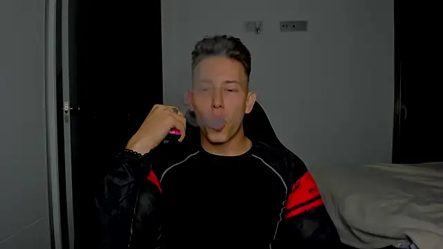 Snapshot of find0m_master chatting on March 27, 2026, 7:48 pm find0m master online show from March 27, 2026, 7:48 pm