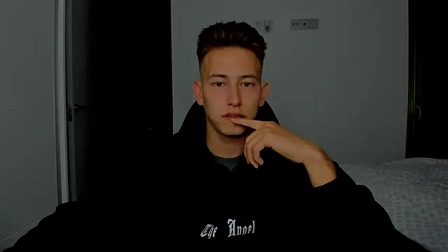 Snapshot of find0m_master chatting on March 15, 2026, 7:43 pm find0m master online show from March 15, 2026, 7:43 pm