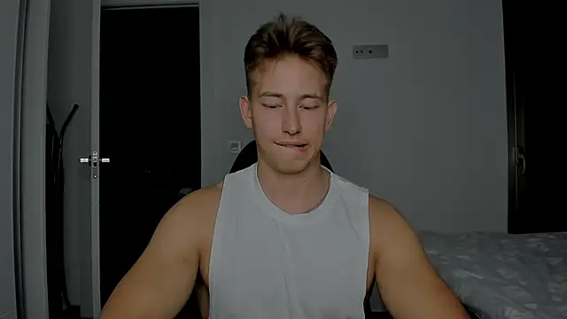 Snapshot of find0m_master chatting on April 8, 2026, 6:42 pm find0m master online show from April 8, 2026, 6:42 pm