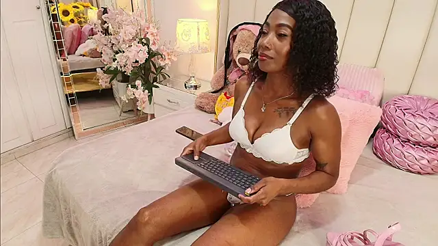 Snapshot of _NinaFox_ chatting on May 23, 2026, 8:41 pm NinaFox online show from May 23, 2026, 8:41 pm