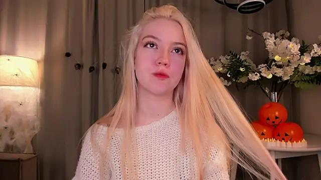 TinaStevenson online show from October 31, 2025, 10:27 pm