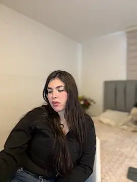 Isabella LaRue online show from April 22, 2026, 4:03 pm