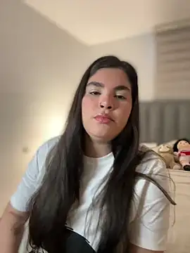 Isabella LaRue online show from June 11, 2026, 9:12 pm