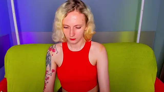 LikiLips online show from June 17, 2026, 1:05 am