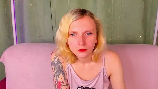 LikiLips online show from June 19, 2026, 1:11 am