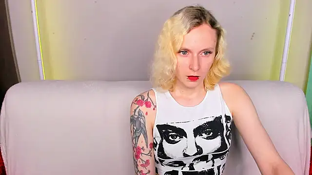 LikiLips online show from June 14, 2026, 1:02 am