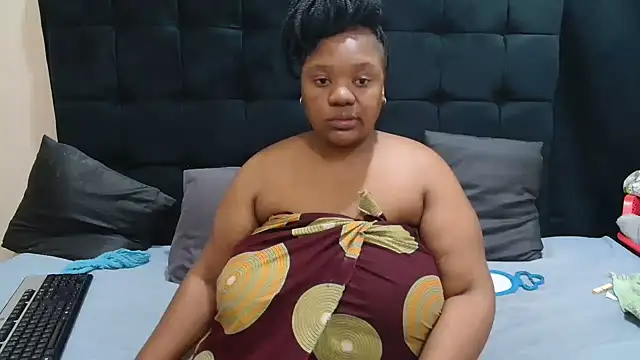 Snapshot of CaramelBootty chatting on July 13, 2026, 3:00 pm CaramelBootty online show from July 13, 2026, 3:00 pm