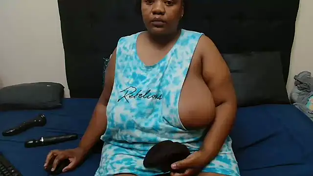 Snapshot of CaramelBootty chatting on February 16, 2026, 12:09 am CaramelBootty online show from February 16, 2026, 12:09 am