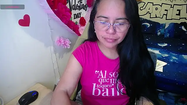 Miss  kendra  online show from April 21, 2026, 11:28 am