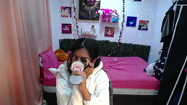 thianahorny online show from April 22, 2026, 12:56 pm