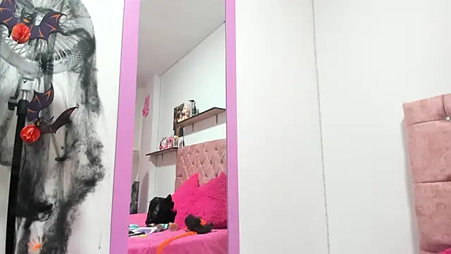 thianahorny online show from October 31, 2025, 12:24 pm