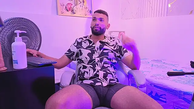 Snapshot of onlymen2025 chatting on November 14, 2025, 6:55 pm onlymen2025 online show from November 14, 2025, 6:55 pm