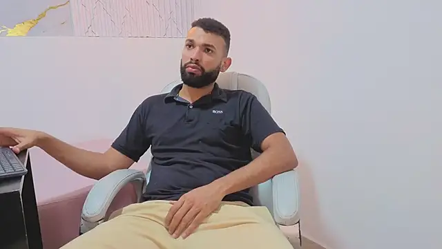 Snapshot of onlymen2025 chatting on December 4, 2025, 7:35 pm onlymen2025 online show from December 4, 2025, 7:35 pm