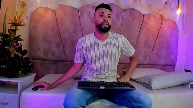 Snapshot of onlymen2025 chatting on October 8, 2025, 1:34 pm onlymen2025 online show from October 8, 2025, 1:34 pm