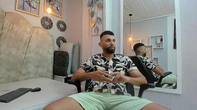 Snapshot of onlymen2025 chatting on October 7, 2025, 8:43 pm onlymen2025 online show from October 7, 2025, 8:43 pm