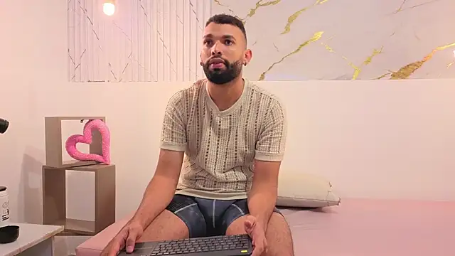 Snapshot of onlymen2025 chatting on November 15, 2025, 11:42 pm onlymen2025 online show from November 15, 2025, 11:42 pm