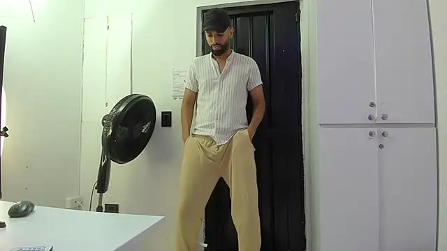 Snapshot of onlymen2025 chatting on October 14, 2025, 7:58 pm onlymen2025 online show from October 14, 2025, 7:58 pm