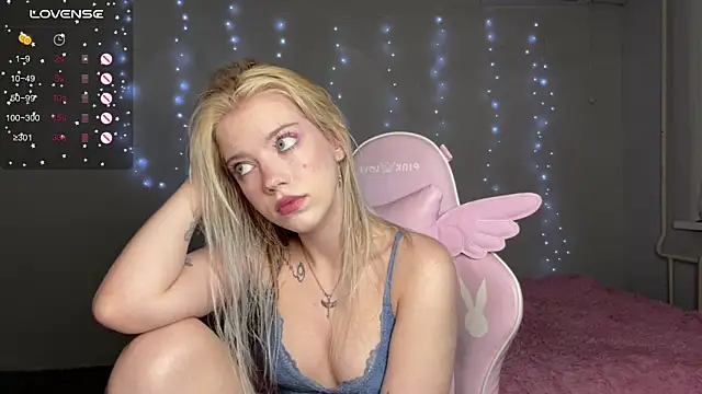 myprettylola online show from March 14, 2026, 3:51 pm