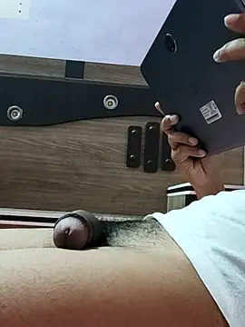 vickymtrb online show from October 30, 2025, 6:38 pm