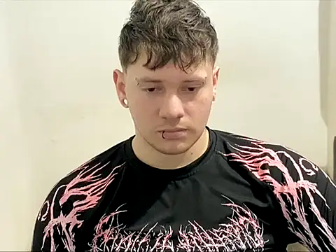 Snapshot of Skol_100802 chatting on March 5, 2026, 8:16 pm Skol 100802 online show from March 5, 2026, 8:16 pm