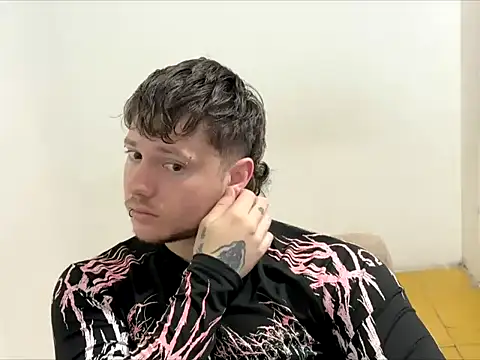 Snapshot of Skol_100802 chatting on March 17, 2026, 1:25 pm Skol 100802 online show from March 17, 2026, 1:25 pm