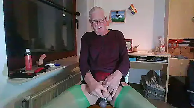 Snapshot of super-snoopy chatting on December 23, 2024, 3:55 pm super-snoopy online show from December 23, 2024, 3:55 pm