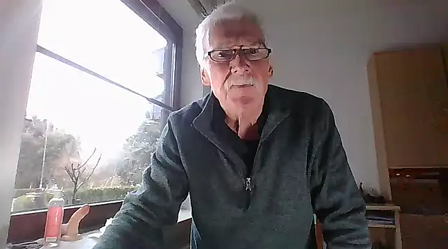 Snapshot of super-snoopy chatting on February 2, 2025, 9:18 am super-snoopy online show from February 2, 2025, 9:18 am