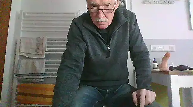 Snapshot of super-snoopy chatting on January 12, 2025, 9:40 am super-snoopy online show from January 12, 2025, 9:40 am