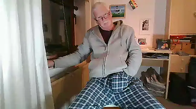 Snapshot of super-snoopy chatting on December 20, 2024, 9:28 pm super-snoopy online show from December 20, 2024, 9:28 pm