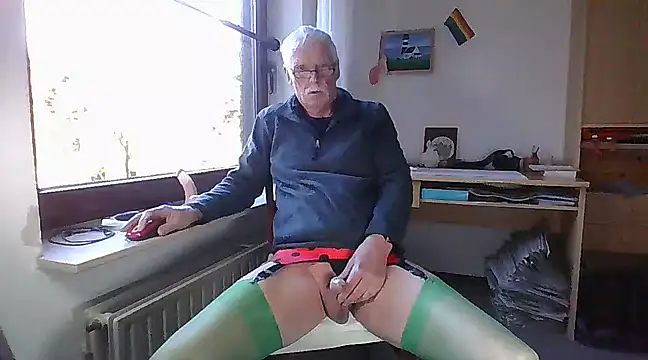 Snapshot of super-snoopy chatting on March 2, 2025, 10:05 am super-snoopy online show from March 2, 2025, 10:05 am