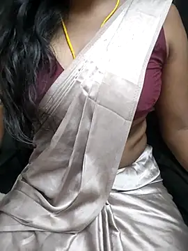 Snapshot of Tamilmallu-duskygirl03 chatting on August 5, 2026, 6:40 am Tamilmallu-duskygirl03 online show from August 5, 2026, 6:40 am
