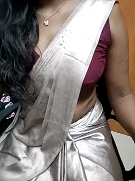 Snapshot of Tamilmallu-duskygirl03 chatting on June 25, 2026, 5:18 pm Tamilmallu-duskygirl03 online show from June 25, 2026, 5:18 pm