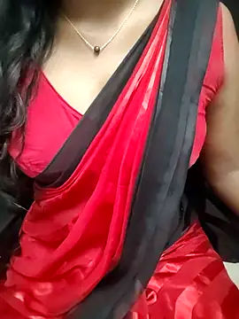 Snapshot of Tamilmallu-duskygirl03 chatting on August 1, 2026, 6:22 am Tamilmallu-duskygirl03 online show from August 1, 2026, 6:22 am