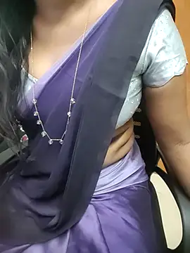 Snapshot of Tamilmallu-duskygirl03 chatting on July 10, 2026, 5:40 am Tamilmallu-duskygirl03 online show from July 10, 2026, 5:40 am