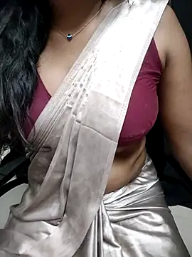 Snapshot of Tamilmallu-duskygirl03 chatting on July 18, 2026, 7:06 am Tamilmallu-duskygirl03 online show from July 18, 2026, 7:06 am